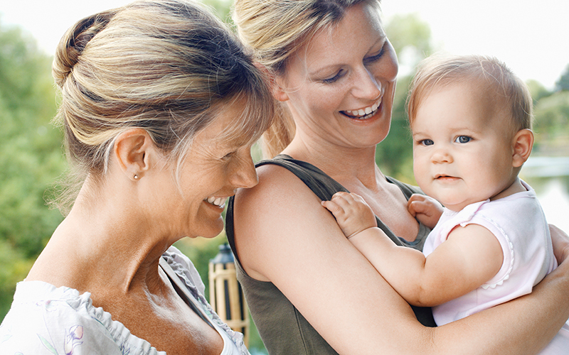 Día de la Madre: 2 de cada 5 españolas prefieren acudir a las clínicas privadas